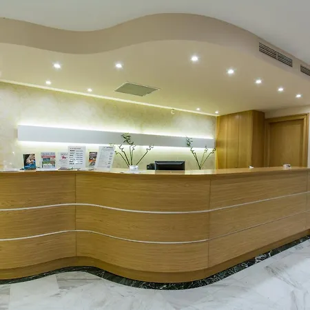罗斯兰酒店 3* 马尔马里